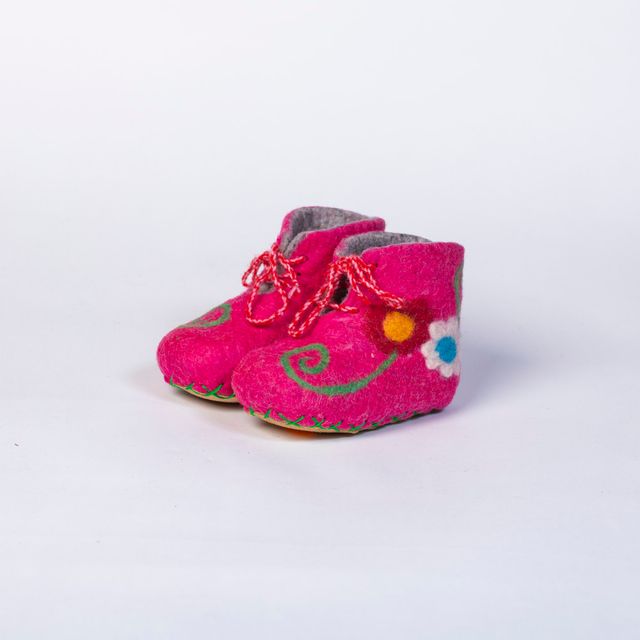 Hand-felted Wool Valley Slippers made in Peru. Model: Fuscia