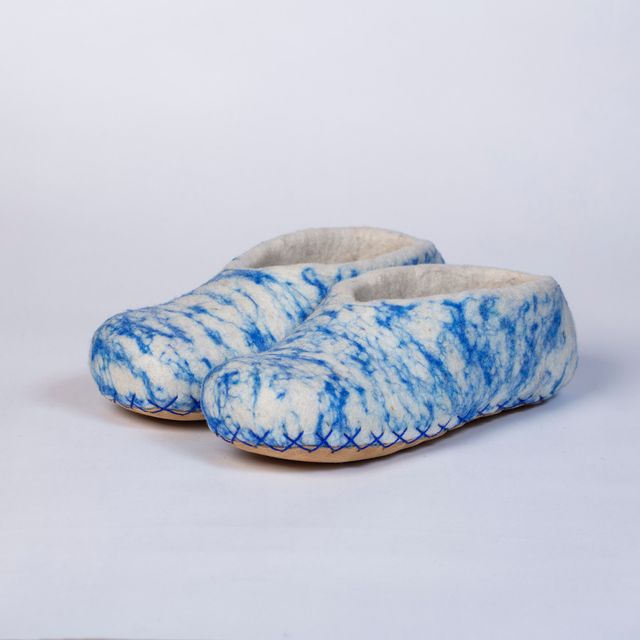 Hand-felted Wool Valley Slippers made in Peru. Model: Chiri Unu