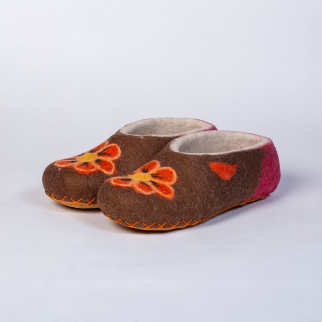 Hand-felted Wool Valley Slippers made in Peru. Model: Starflower