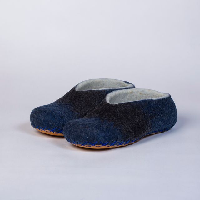 Hand-felted Wool Valley Slippers made in Peru. Model: Storm