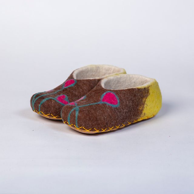 Hand-felted Wool Valley Slippers made in Peru. Model: Hearts Away