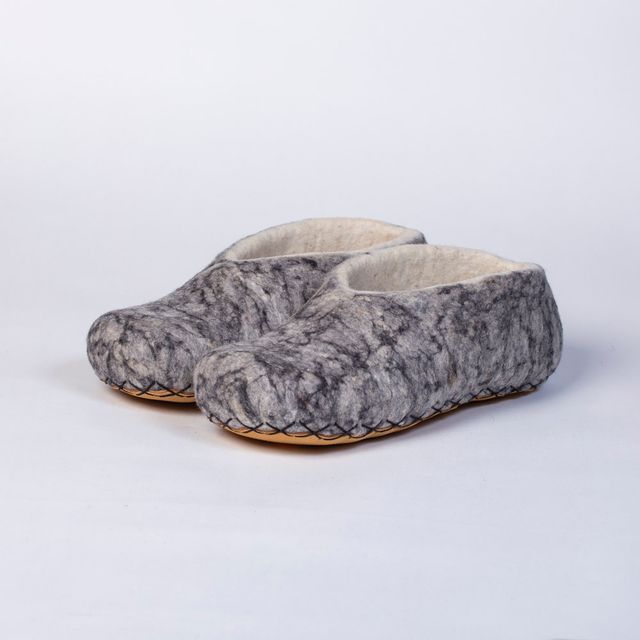 Hand-felted Wool Valley Slippers made in Peru. Model: Granite