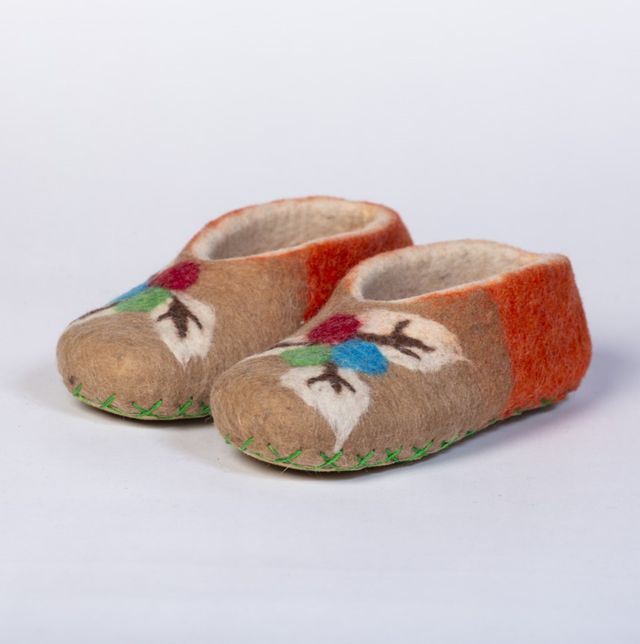 Hand-felted Wool Valley Slippers made in Peru. Model: Wanderer