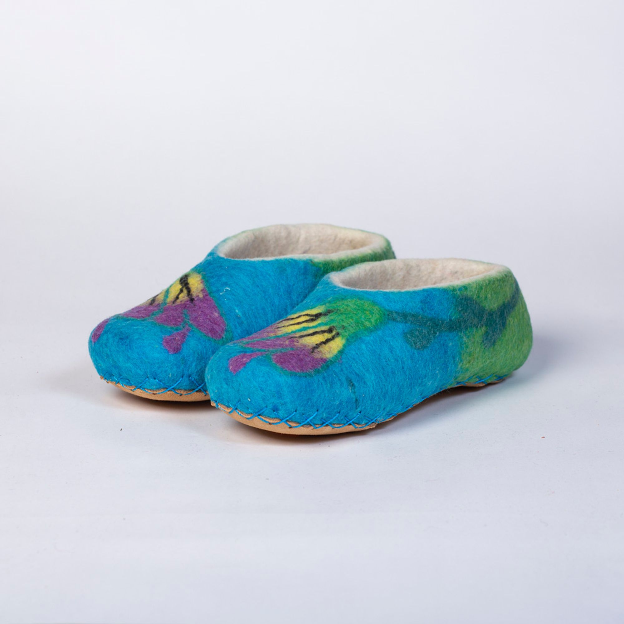 Hand-felted Wool Valley Slippers made in Peru. Model: Cantuta II