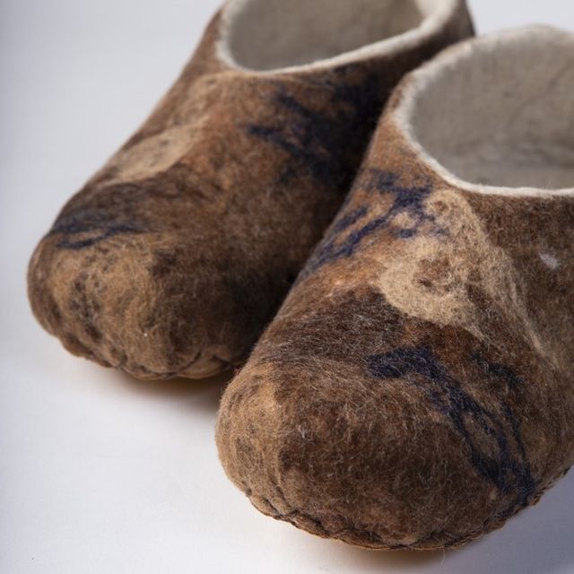 Hand-felted Wool Valley Slippers made in Peru. Model: Hunter