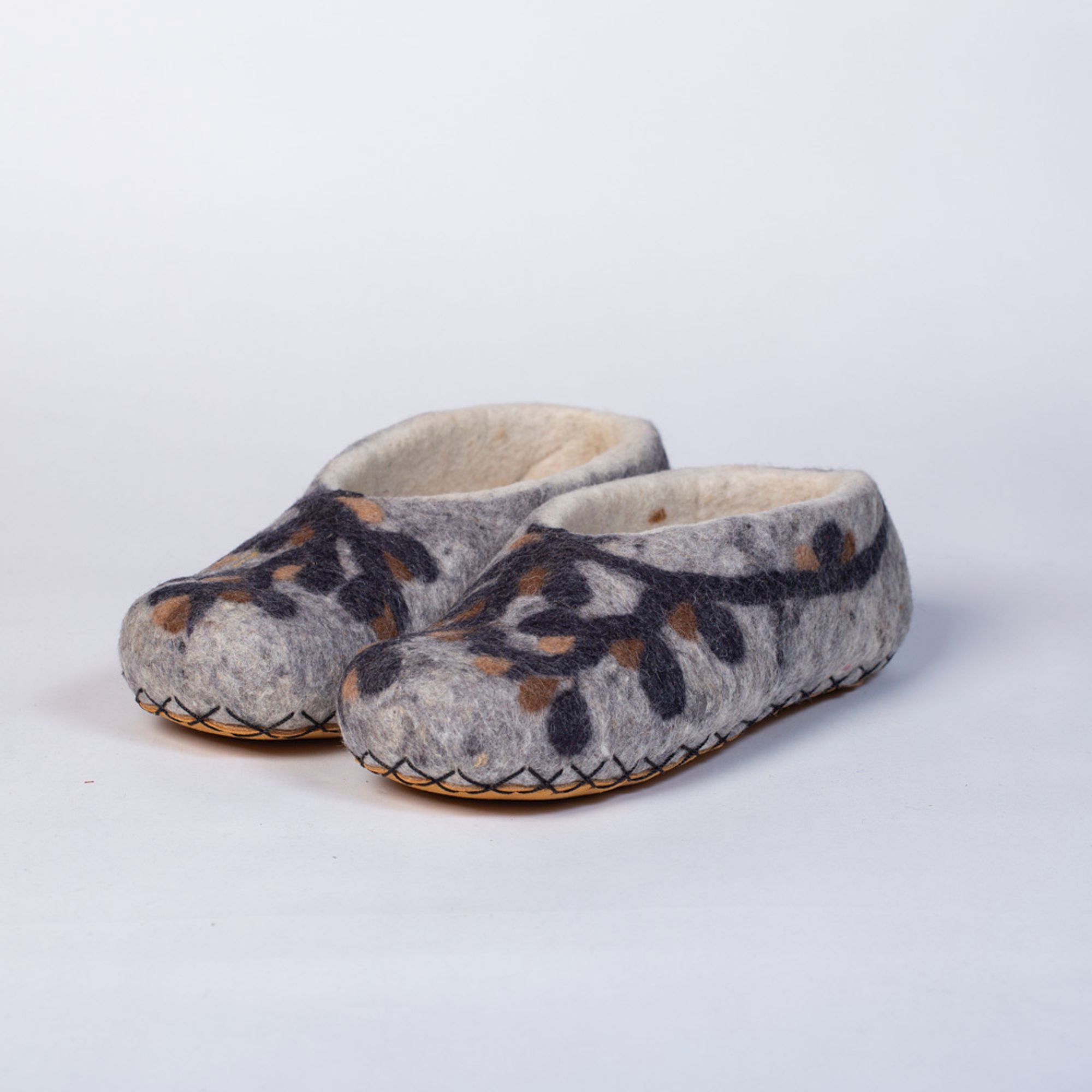 Hand-felted Wool Valley Slippers made in Peru. Model: Undergrowth