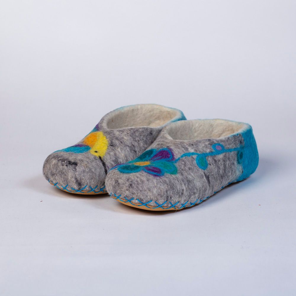 Hand-felted Wool Valley Slippers made in Peru. Model: Colibri II