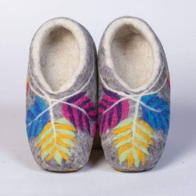 Hand-felted Wool Valley Slippers made in Peru. Model: Peacock II