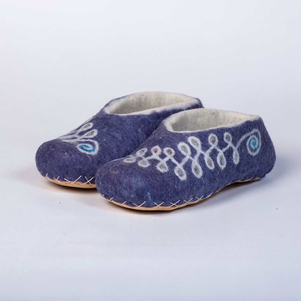 Hand-felted Wool Valley Slippers made in Peru. Model: Lattice