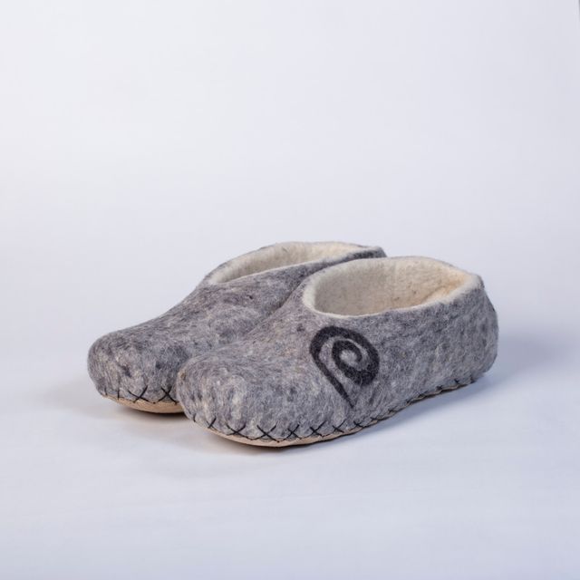 Hand-felted Wool Valley Slippers made in Peru. Model: Swirl