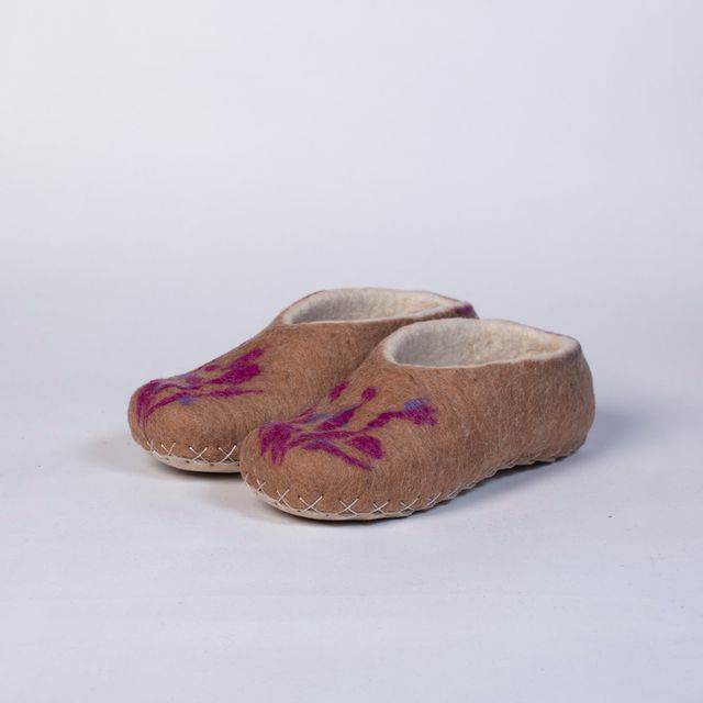 Hand-felted Wool Valley Slippers made in Peru. Model: Amaranth II