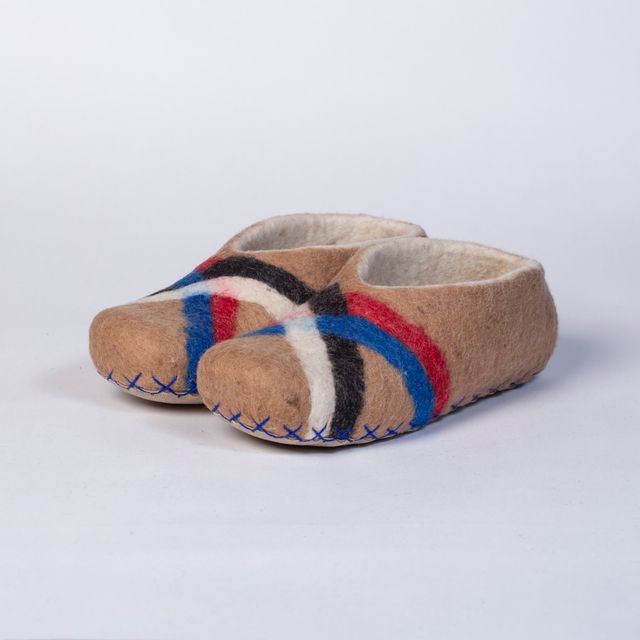 Hand-felted Wool Valley Slippers made in Peru. Model: Cardinal