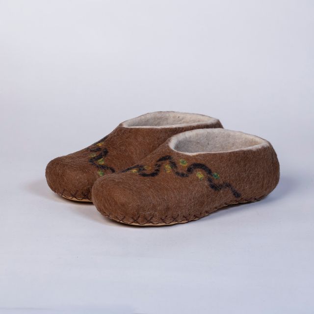 Hand-felted Wool Valley Slippers made in Peru. Model: Anaconda Dreams