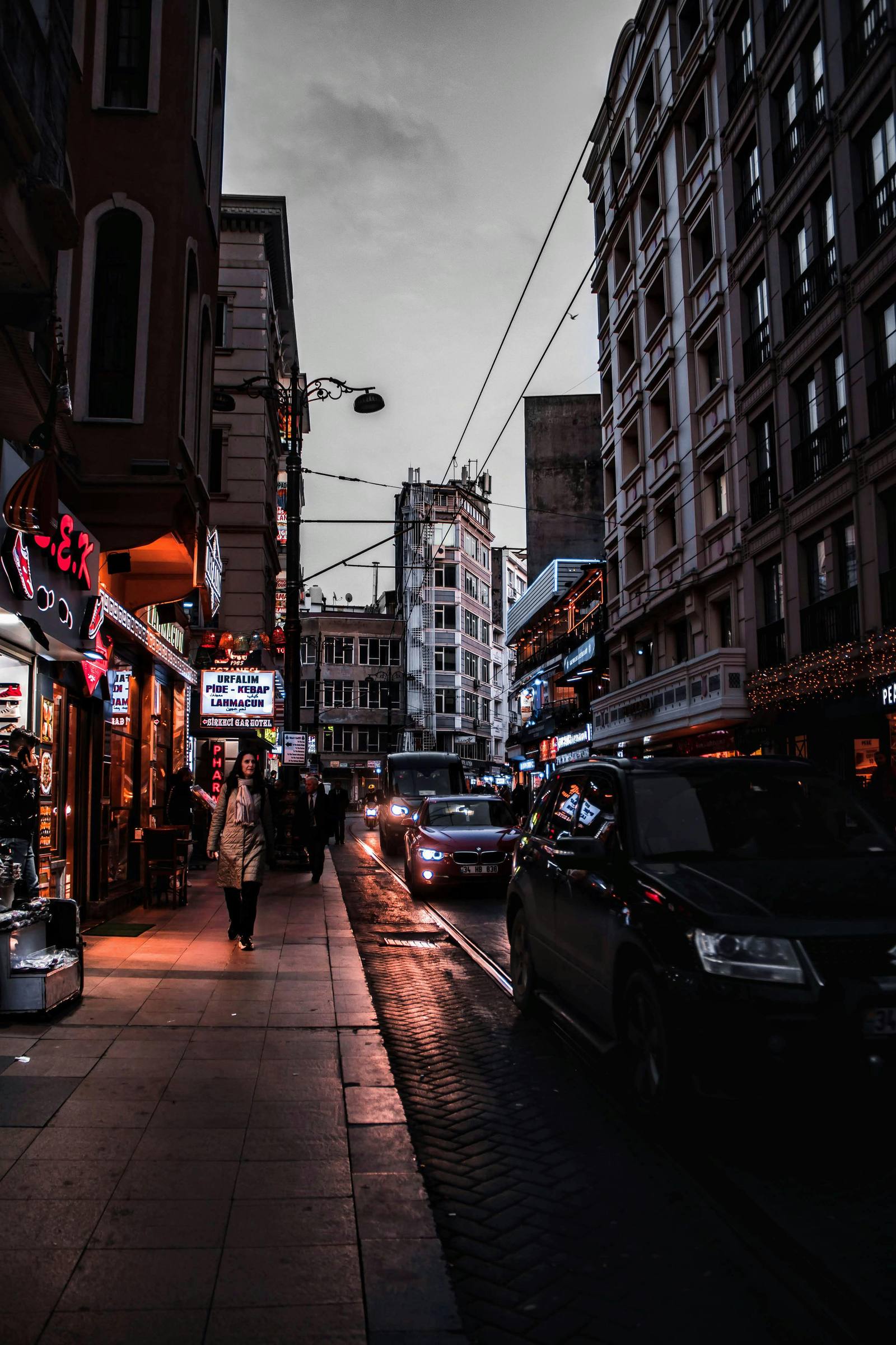 Bulevard aglomerat într-un oraș mare, imagine potrivită pentru un articol despre despăgubiri RCA după accident.