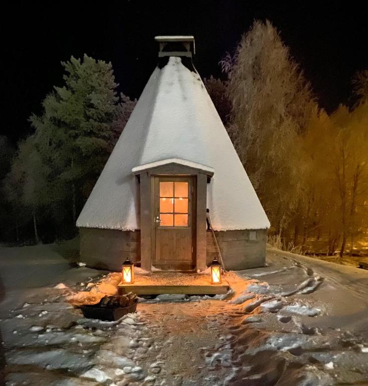 An illuminated kota on a winter evening