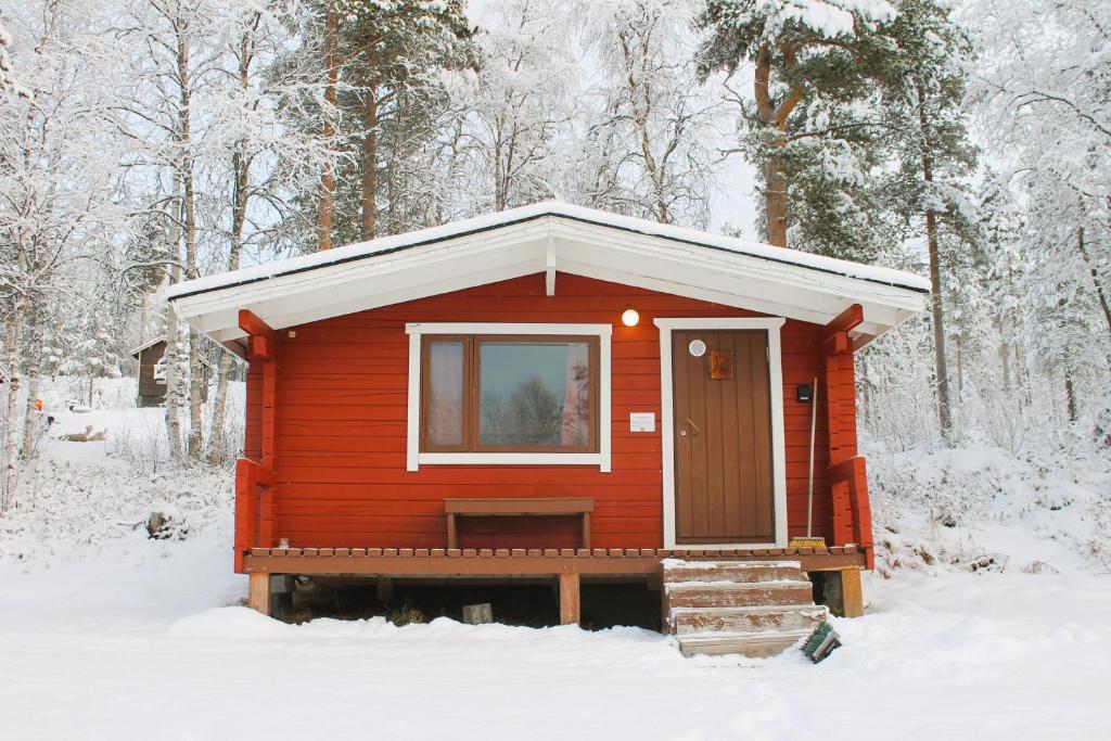 Cottage 11/12 at Ivalo River Camping, accommodation for four guests