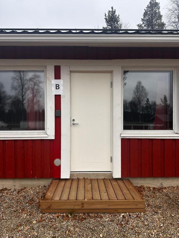 Twin room with two single beds at Ivalo River Camping
