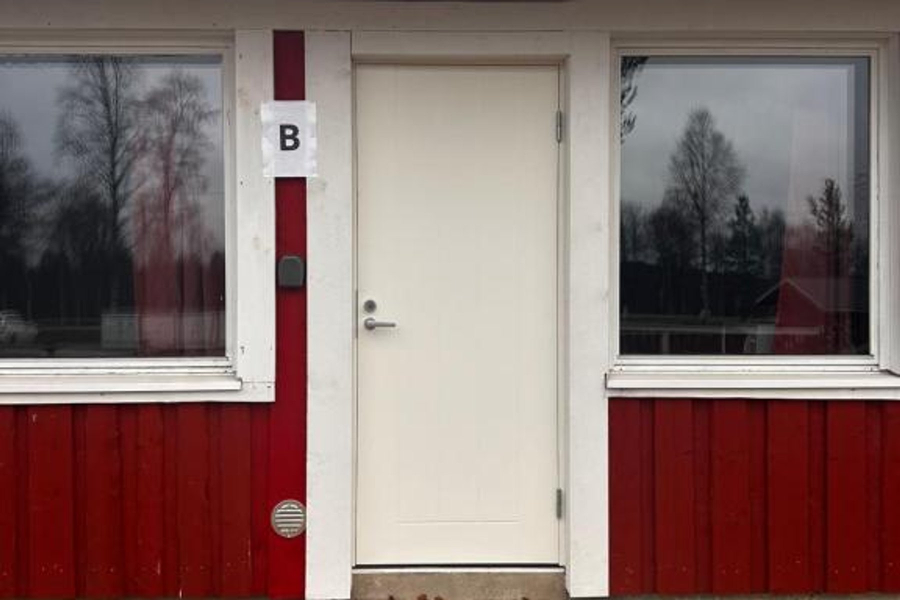Twin room with two single beds at Ivalo River Camping