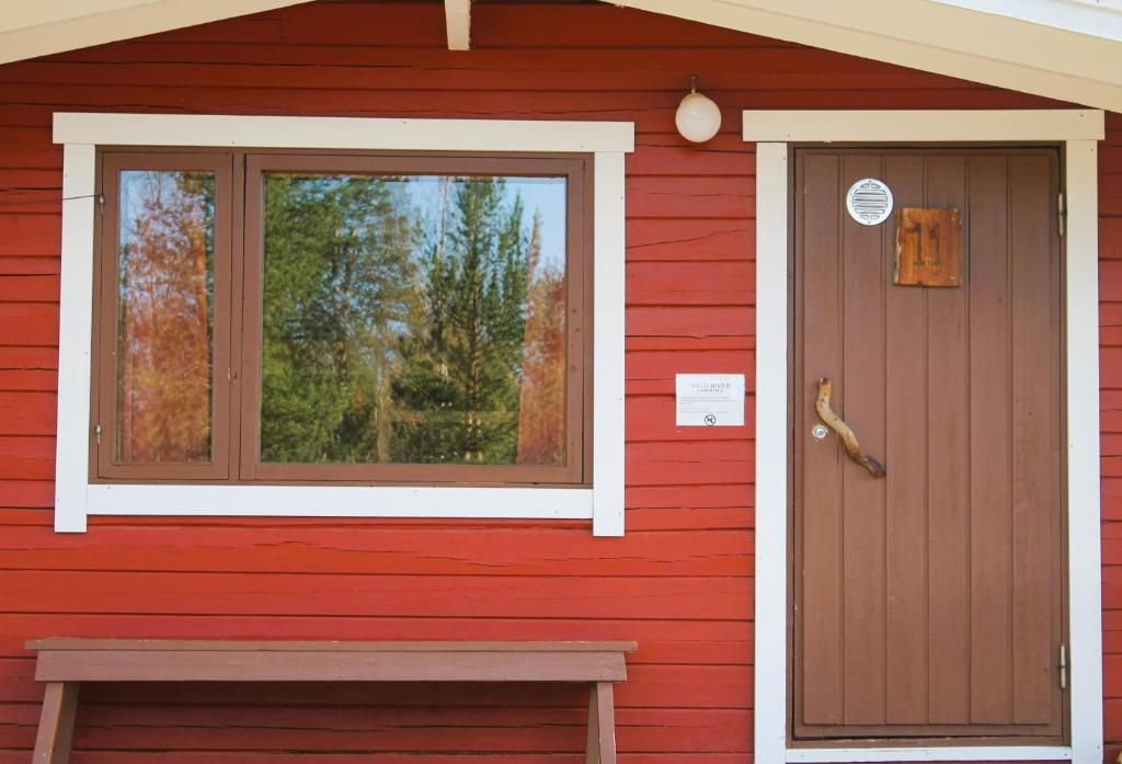 Cottage 11/12 at Ivalo River Camping, accommodation for four guests