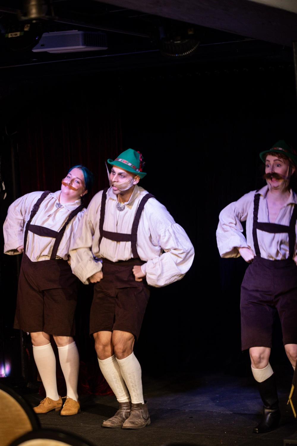Menn i lederhosen som danser