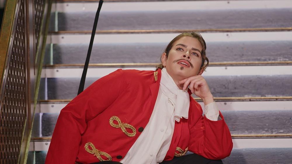 Skuespiller som poserer