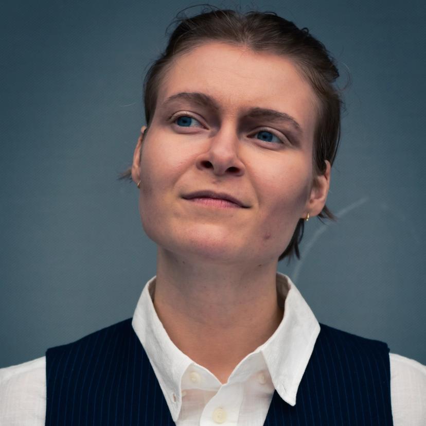 Portrettbilde av Fleance. Ung mann, stolt holdning, i vest.