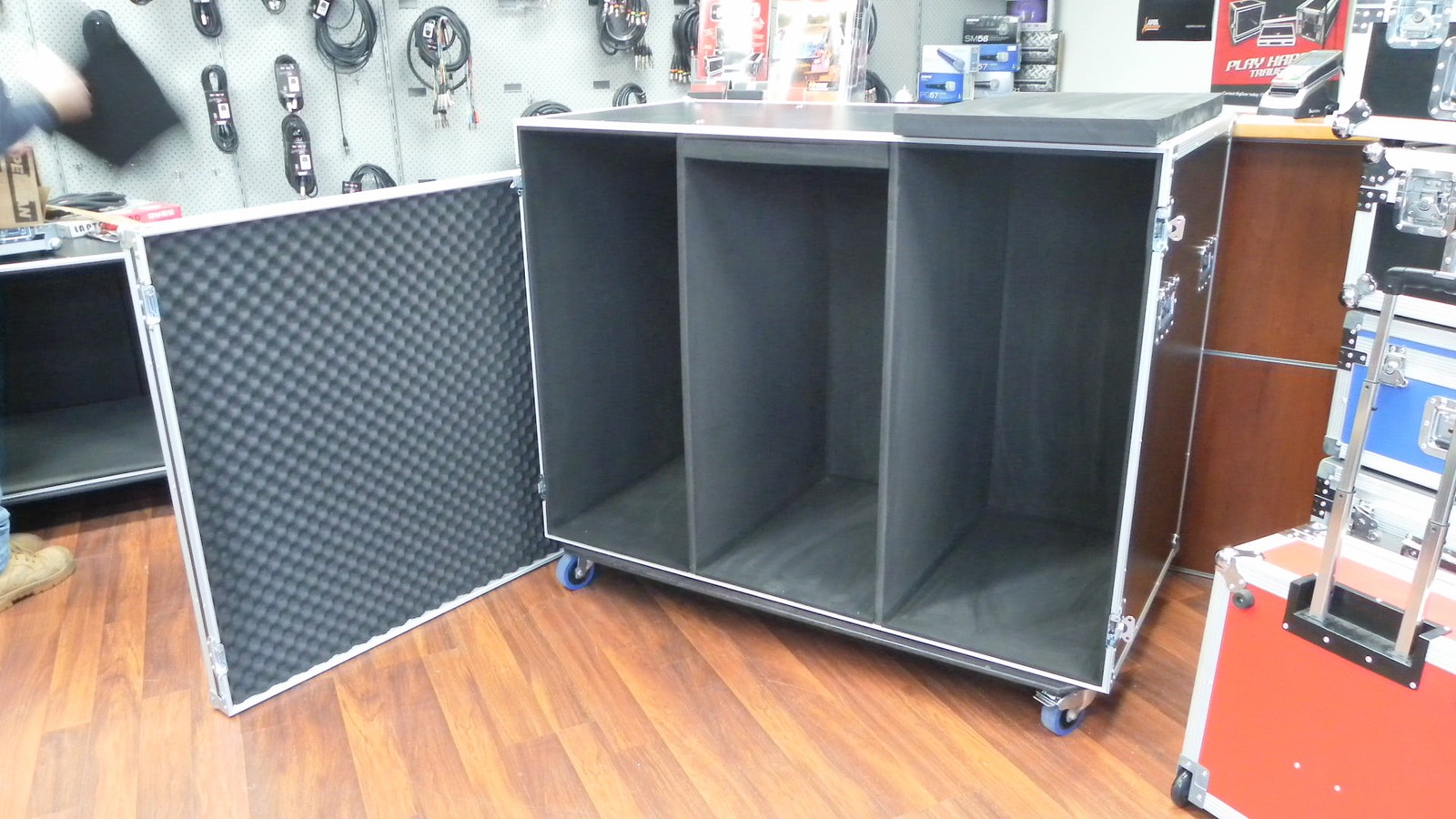 Front Loading Large Packer Case on Wheels With Compartments