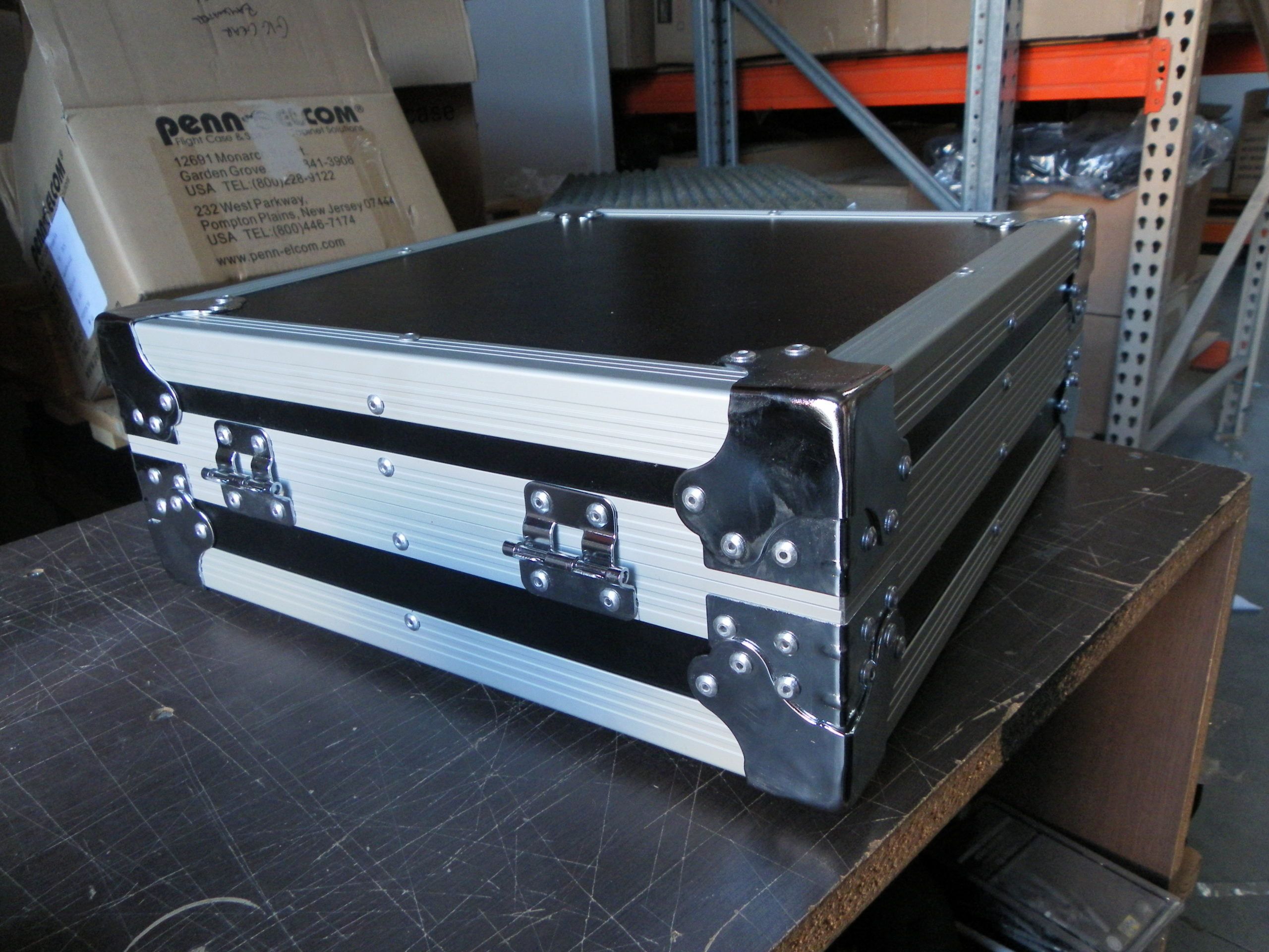 Aluminium Briefcase with Removable Knock Down Hinge Lid (view 5 of 6)