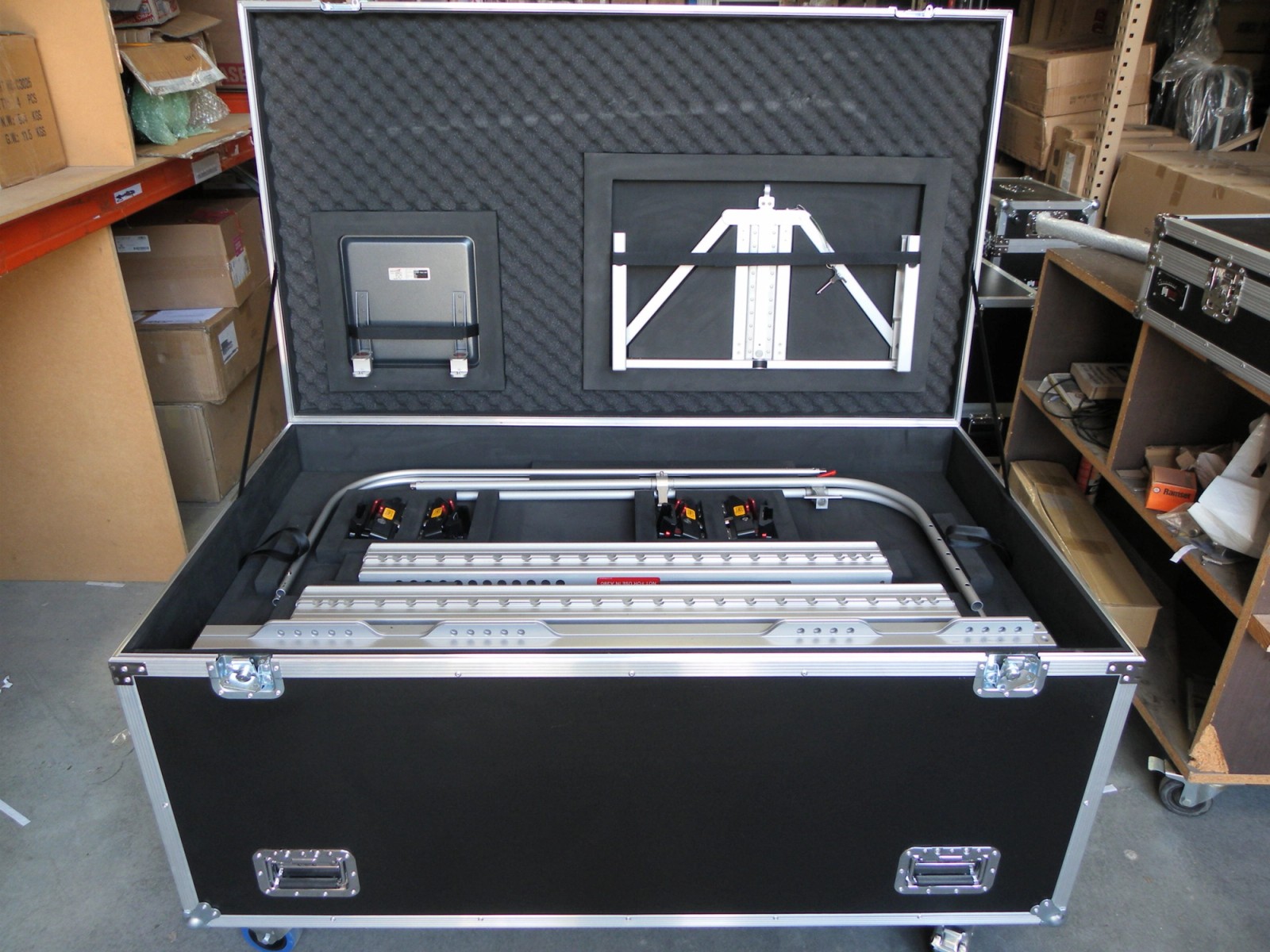 Custom Made Heavy Duty Packer Road Case With Mounted Equipment