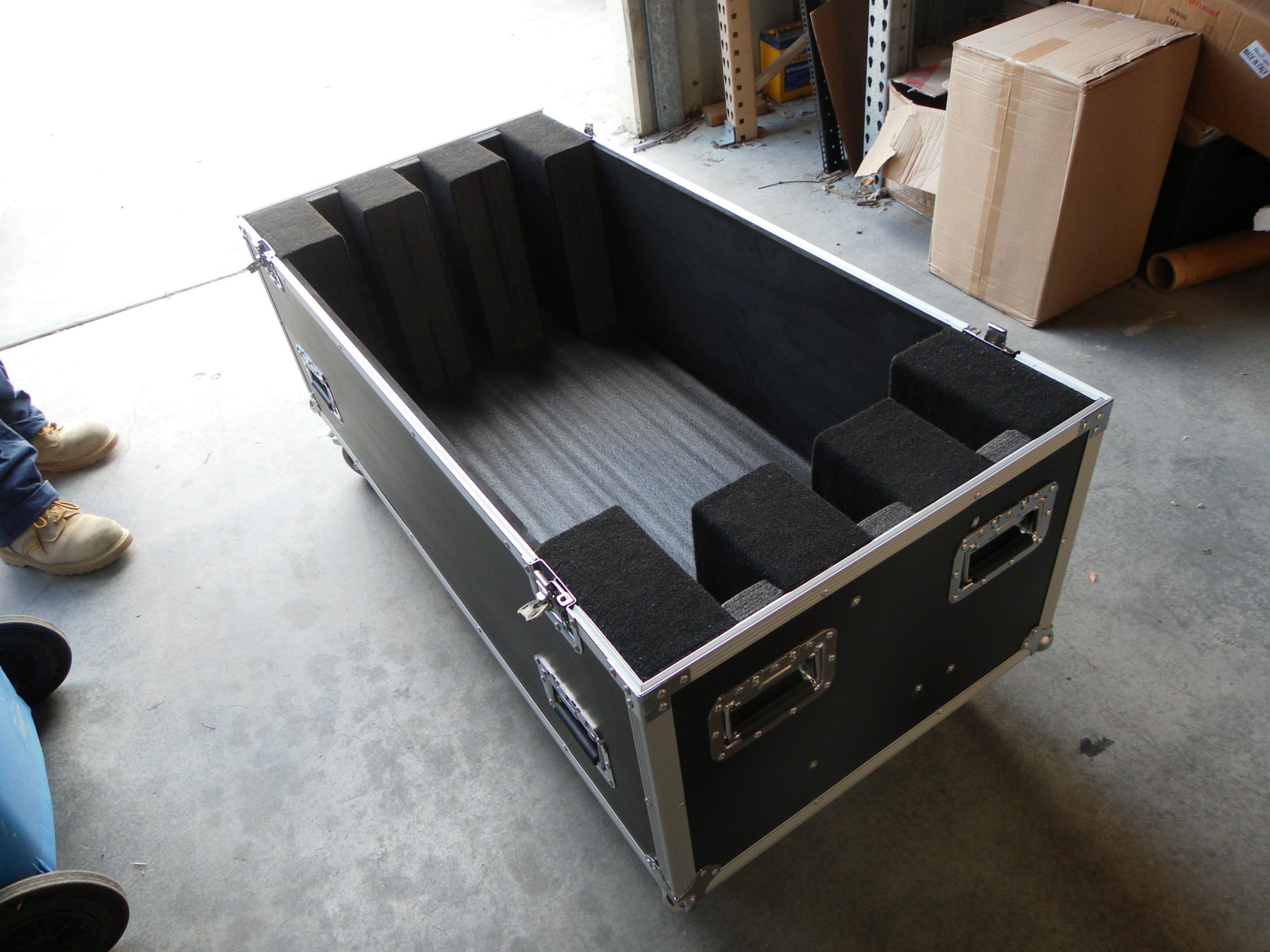 Custom 42inch Triple Screen Road Case (view 3 of 4)
