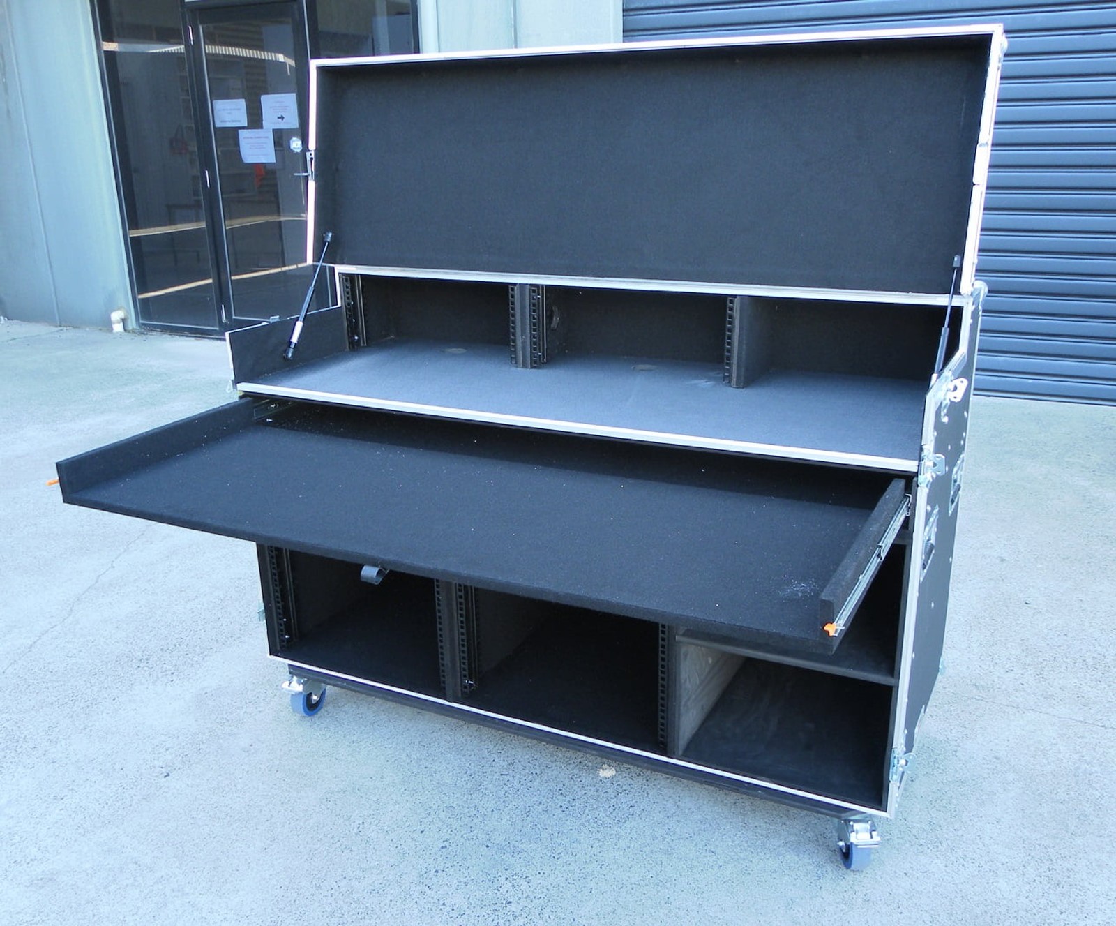 Video Workstation Road Case With Equipment Racking