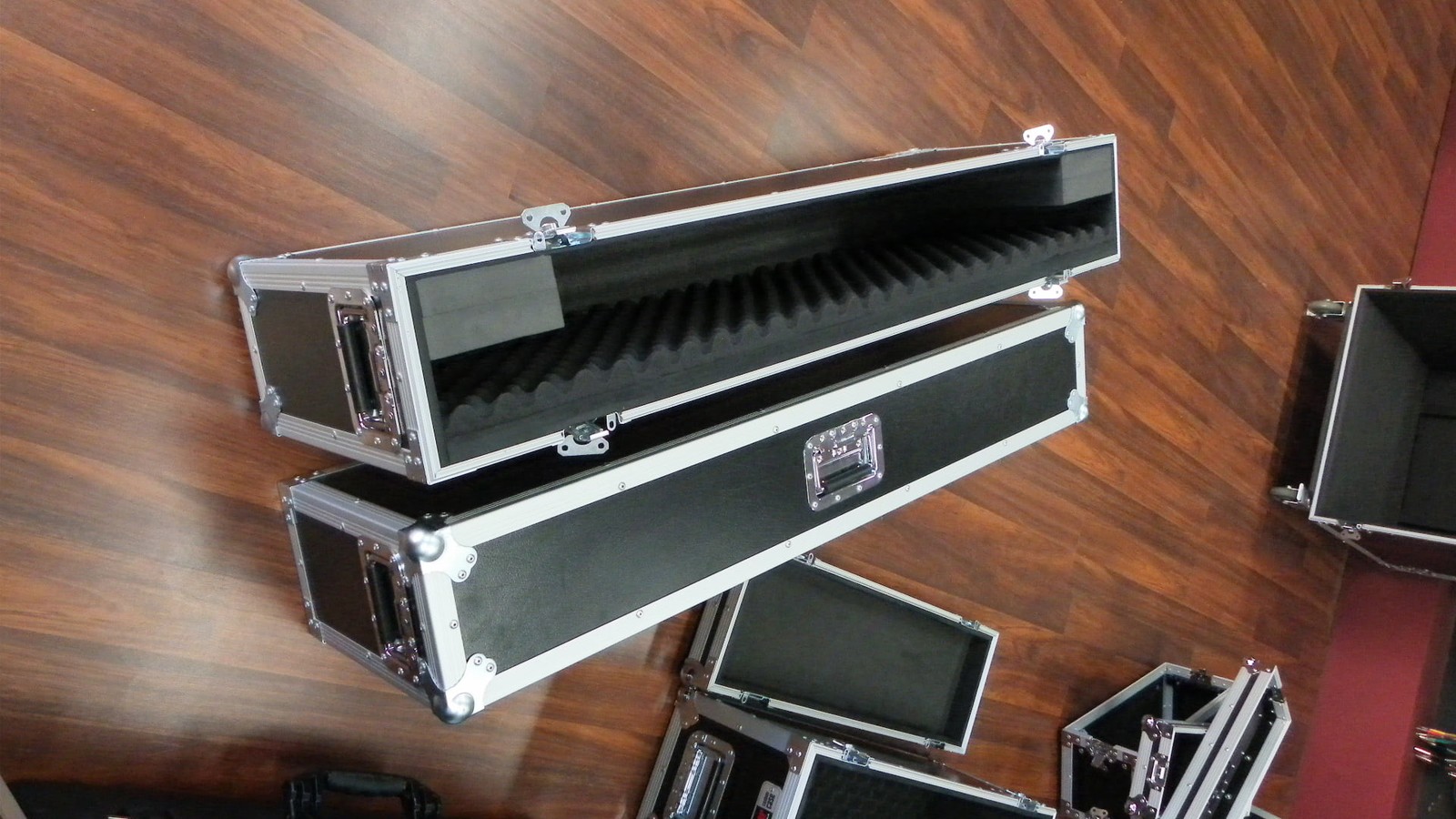 Custom Slim Screen Case With Corner Castors