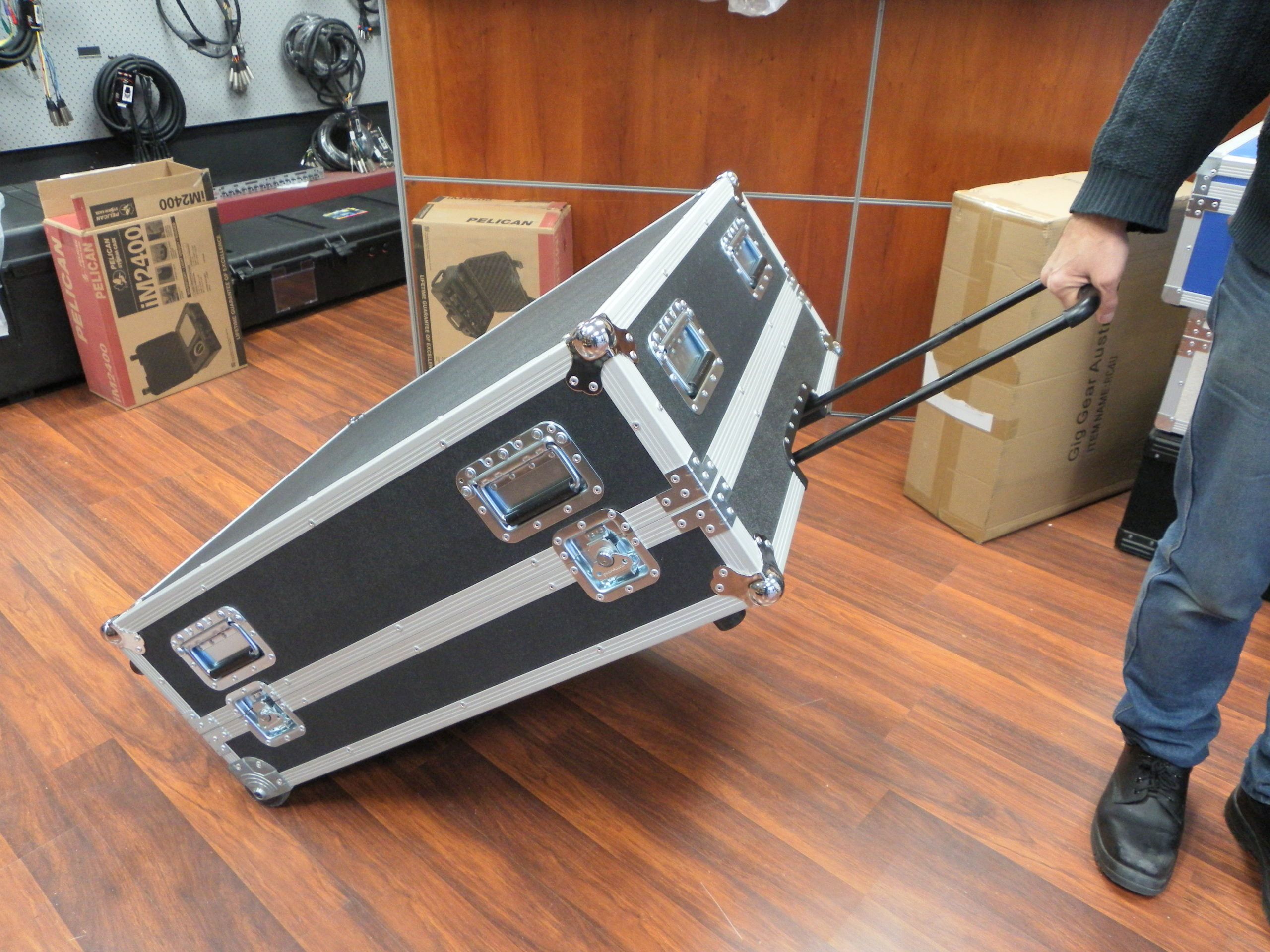 Midas M32 Roller Console Case (view 6 of 6)