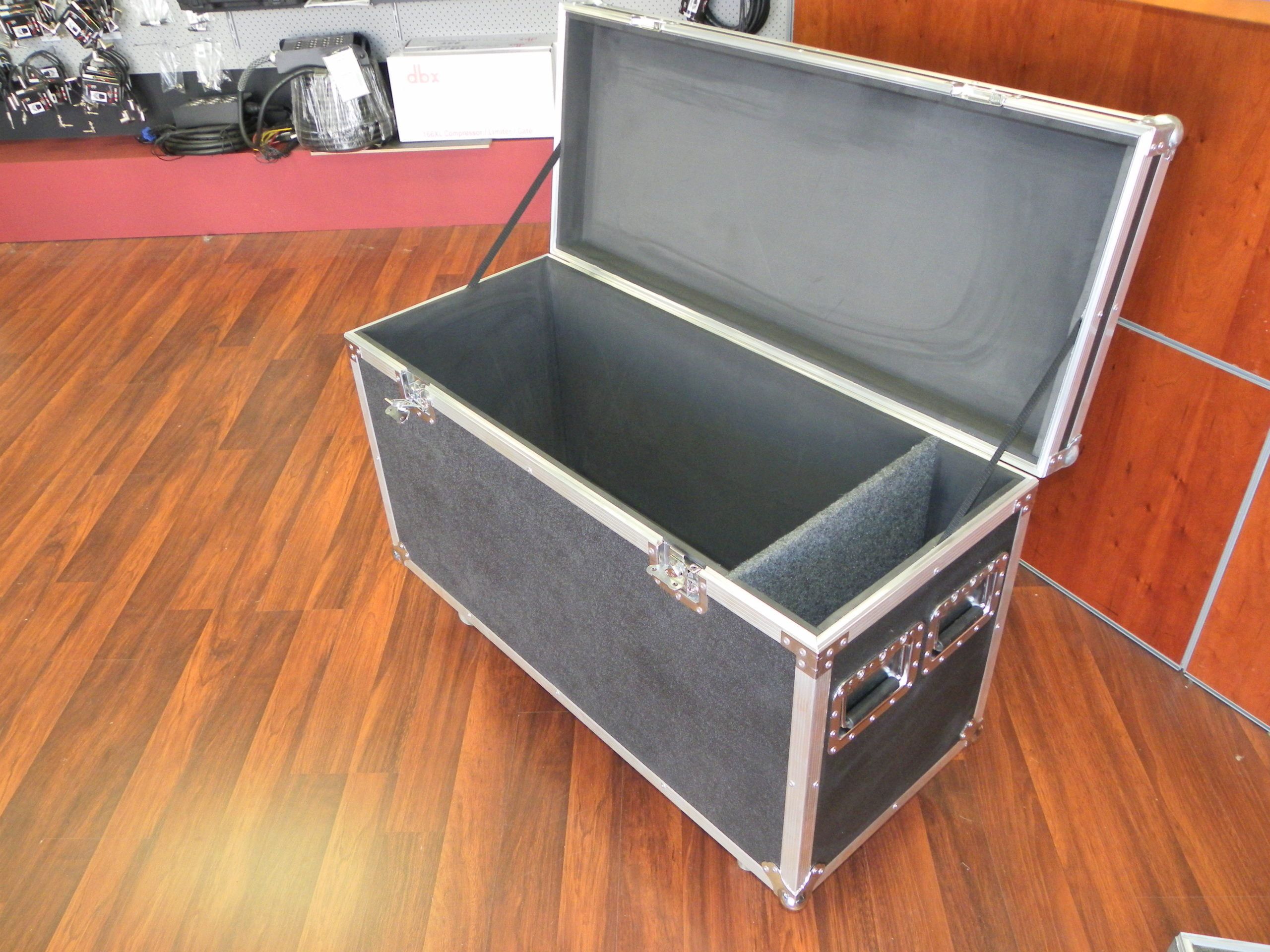 Custom Made Top Loading Packer Road Case With Divider (view 2 of 3)