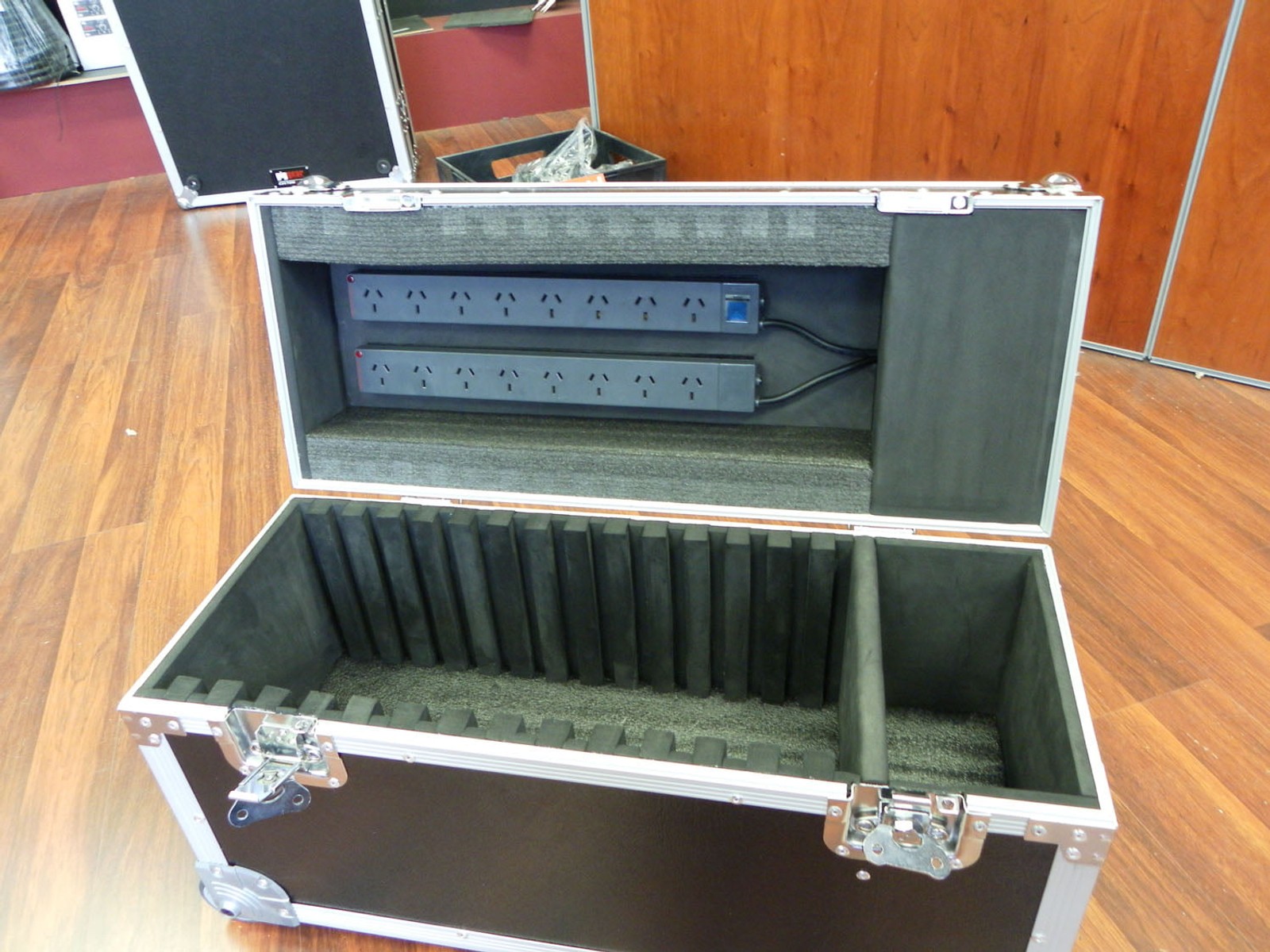 Custom Roller Packer Laptop Road Case With Handle