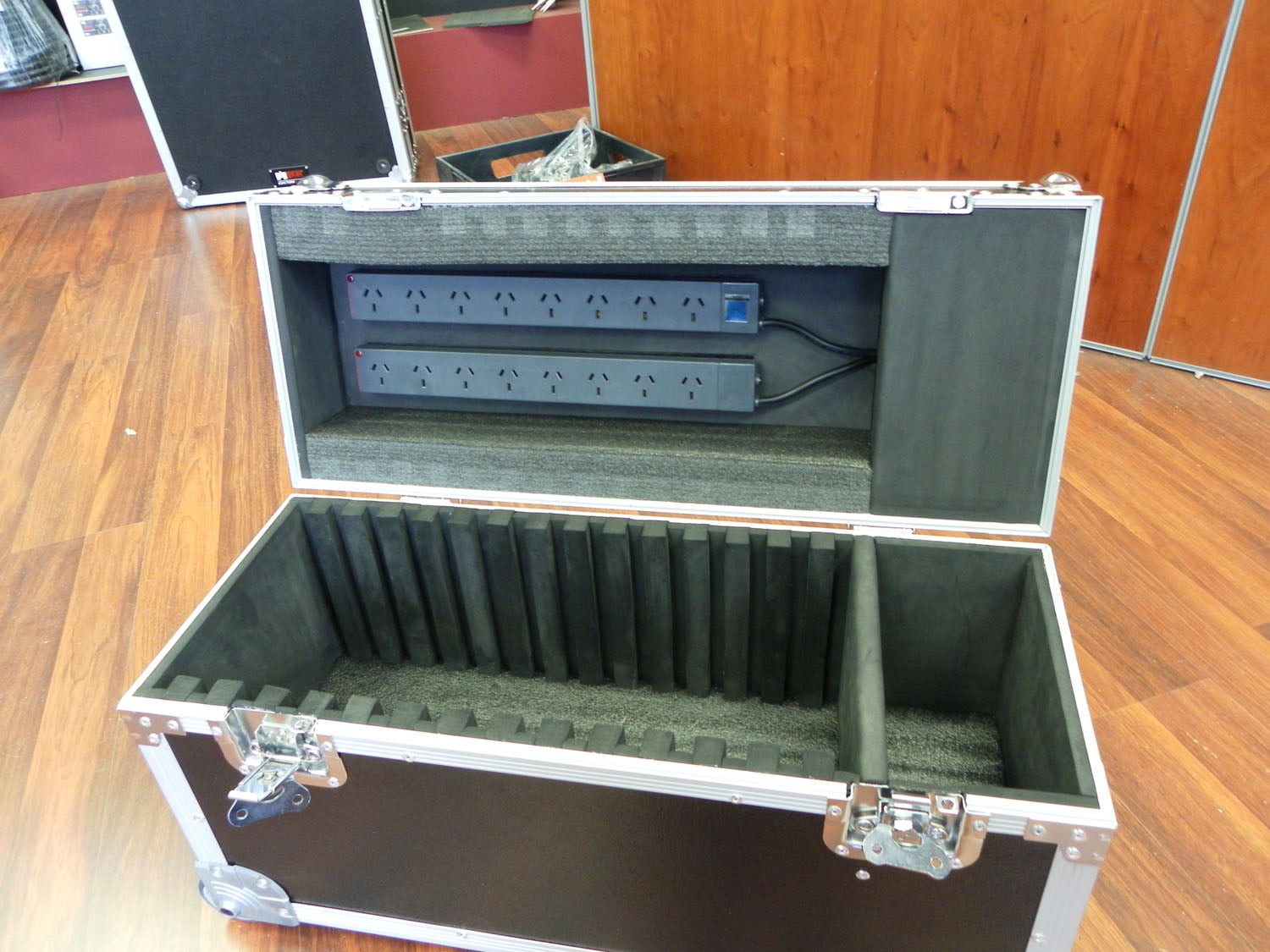 Custom Roller Packer Laptop Road Case With Handle