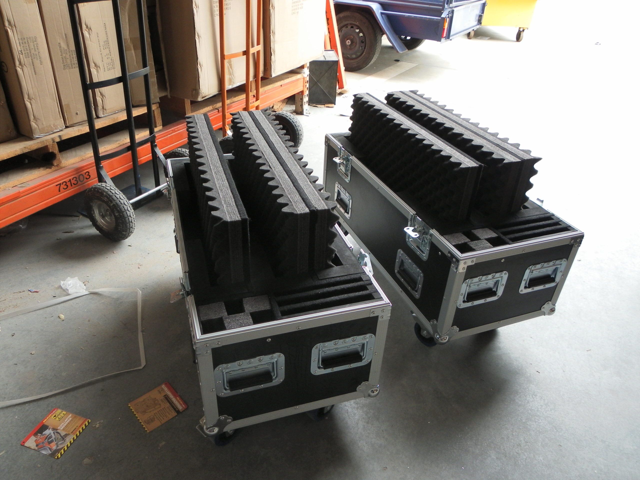 Stackable Triple Screen Case Custom Road Case (view 2 of 5)