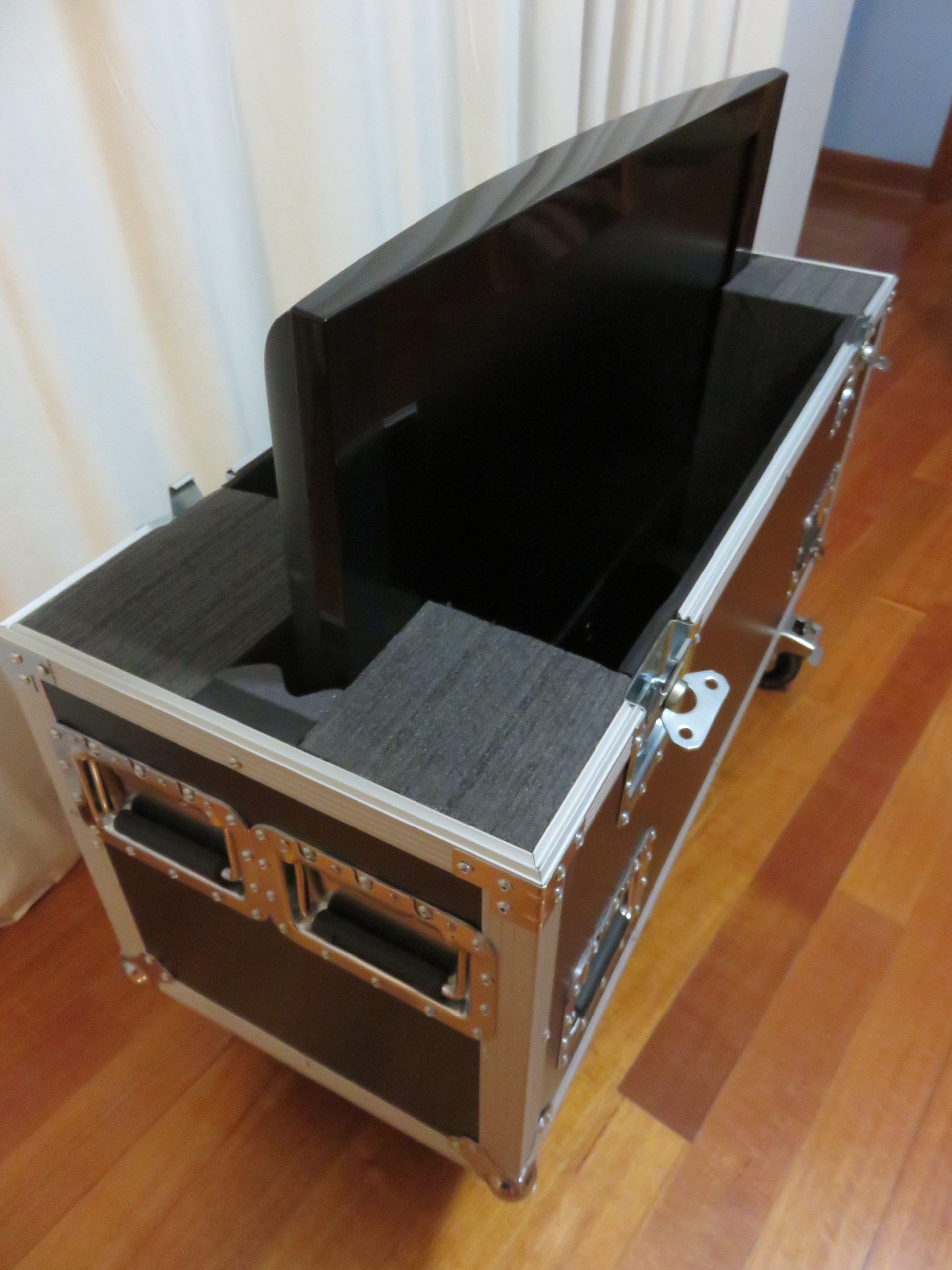 Custom Road Case For Samsung Screen (view 3 of 6)