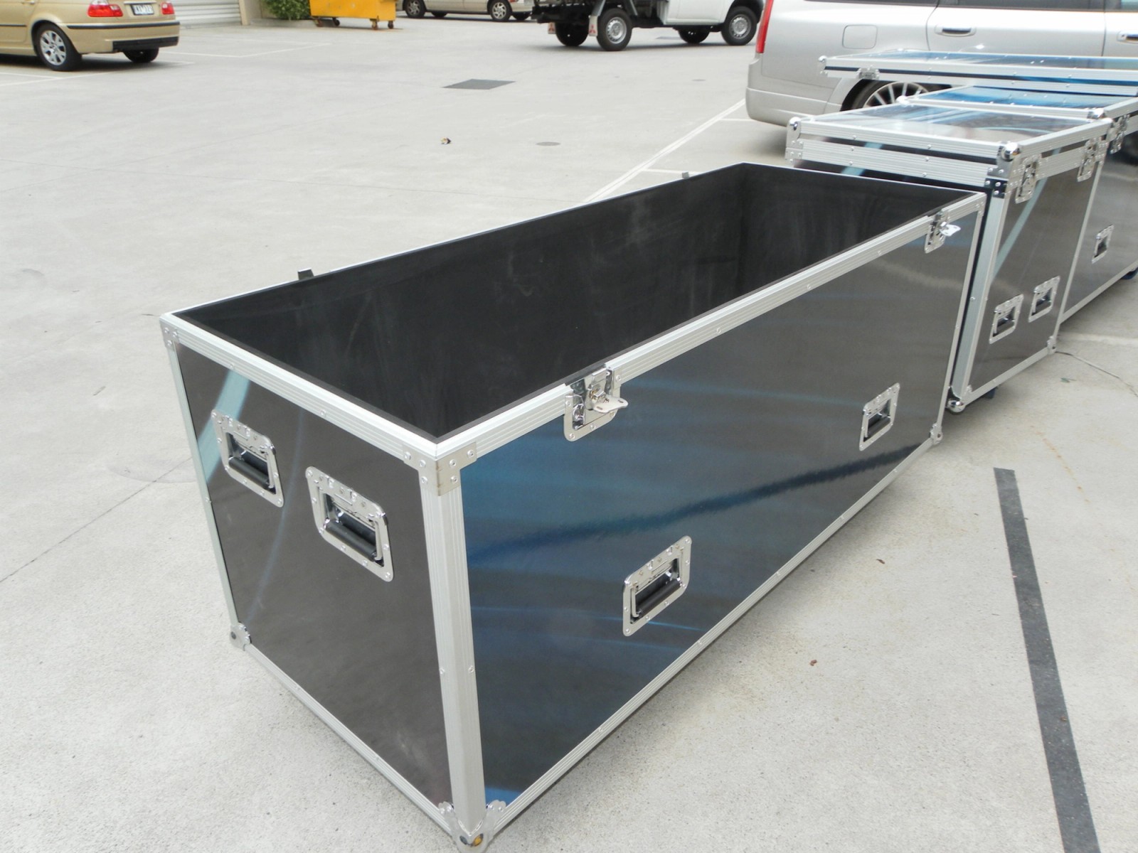 Custom Road Case Top Loading Packer With Full Vinyl Wrap