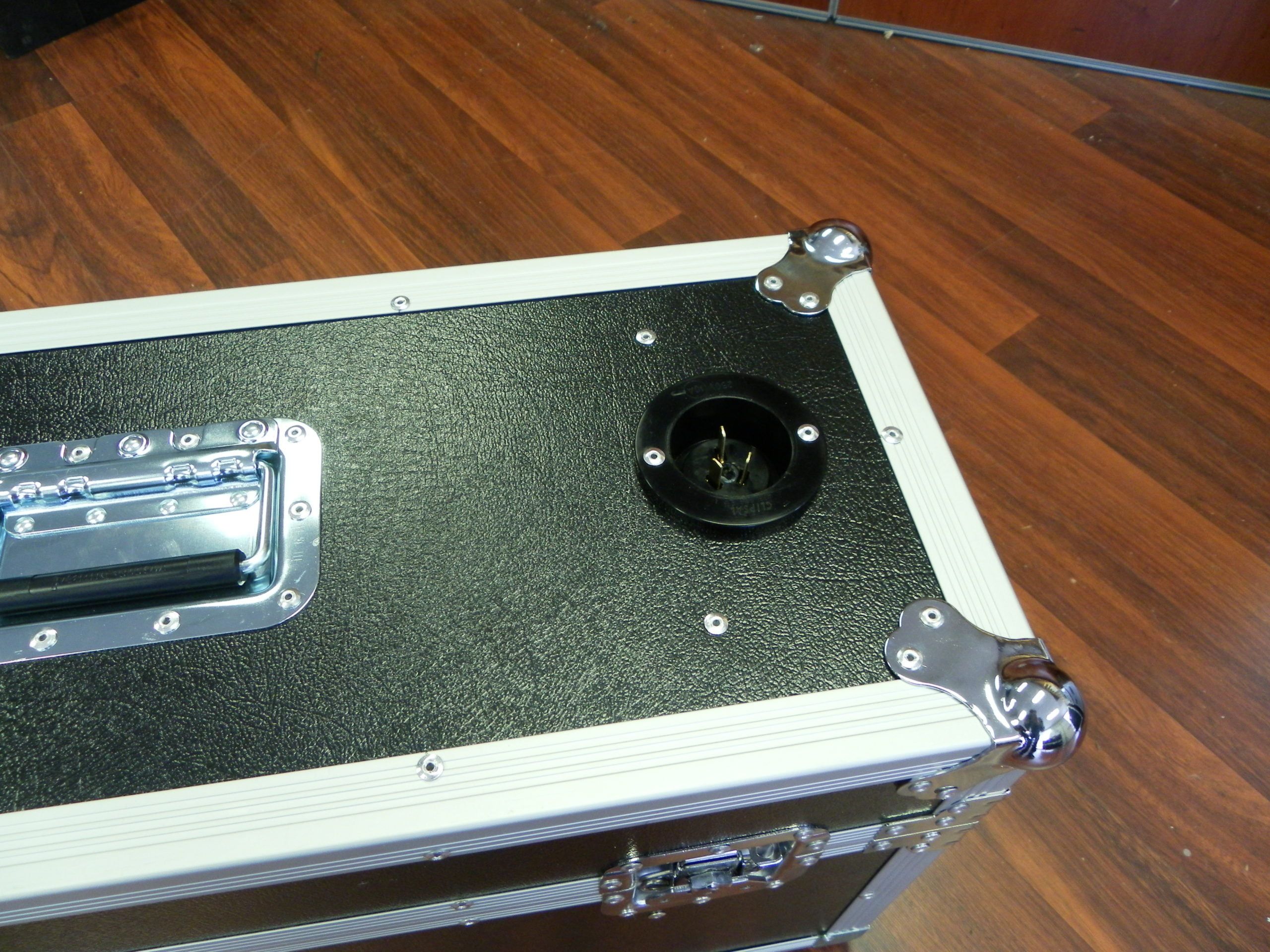 Custom Roller Packer Case for 15 iPad with Charging in built (view 4 of 5)