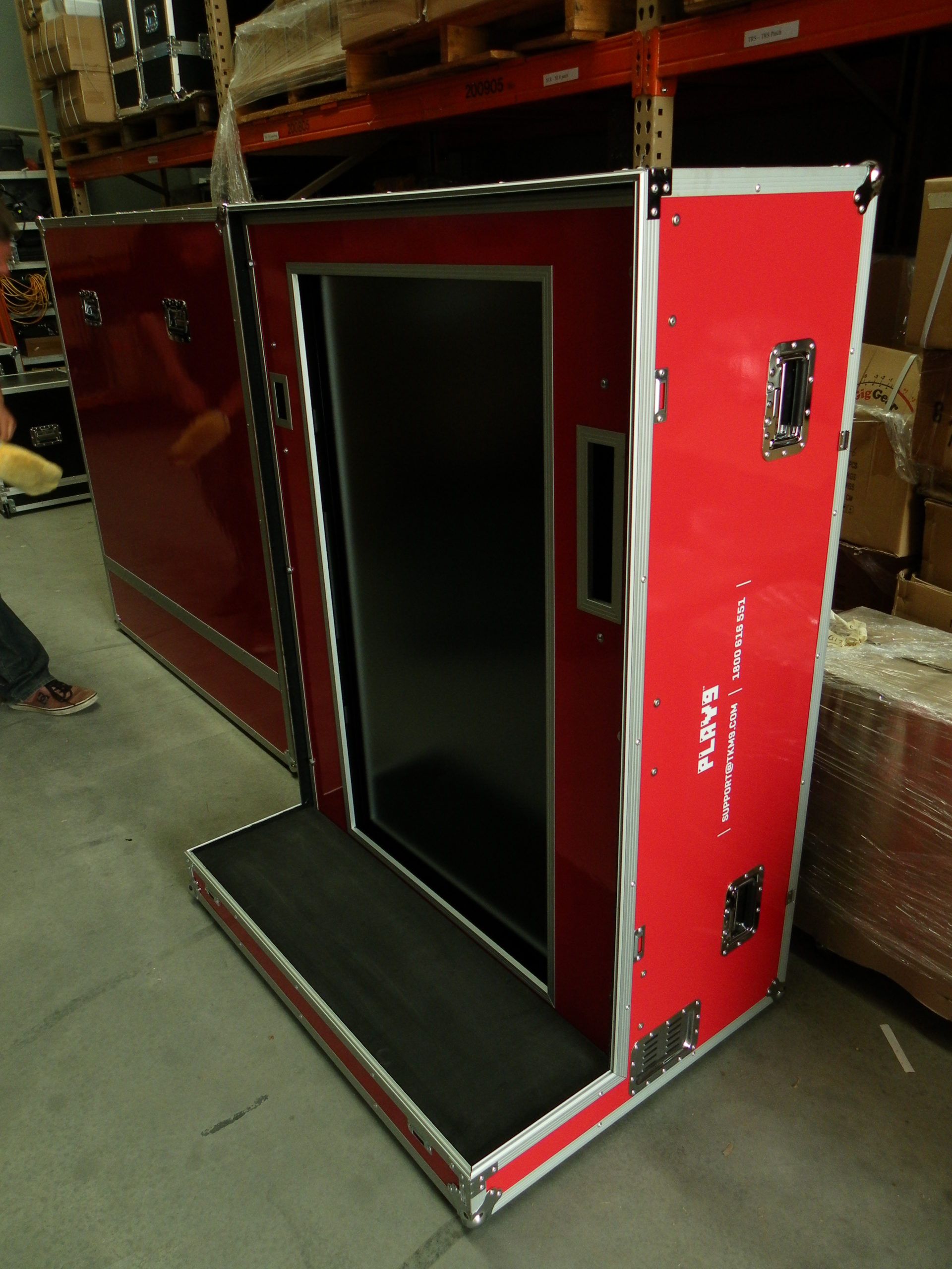 Custom Mounted Screen Road Case With Red Plywood Laminate (view 8 of 15)