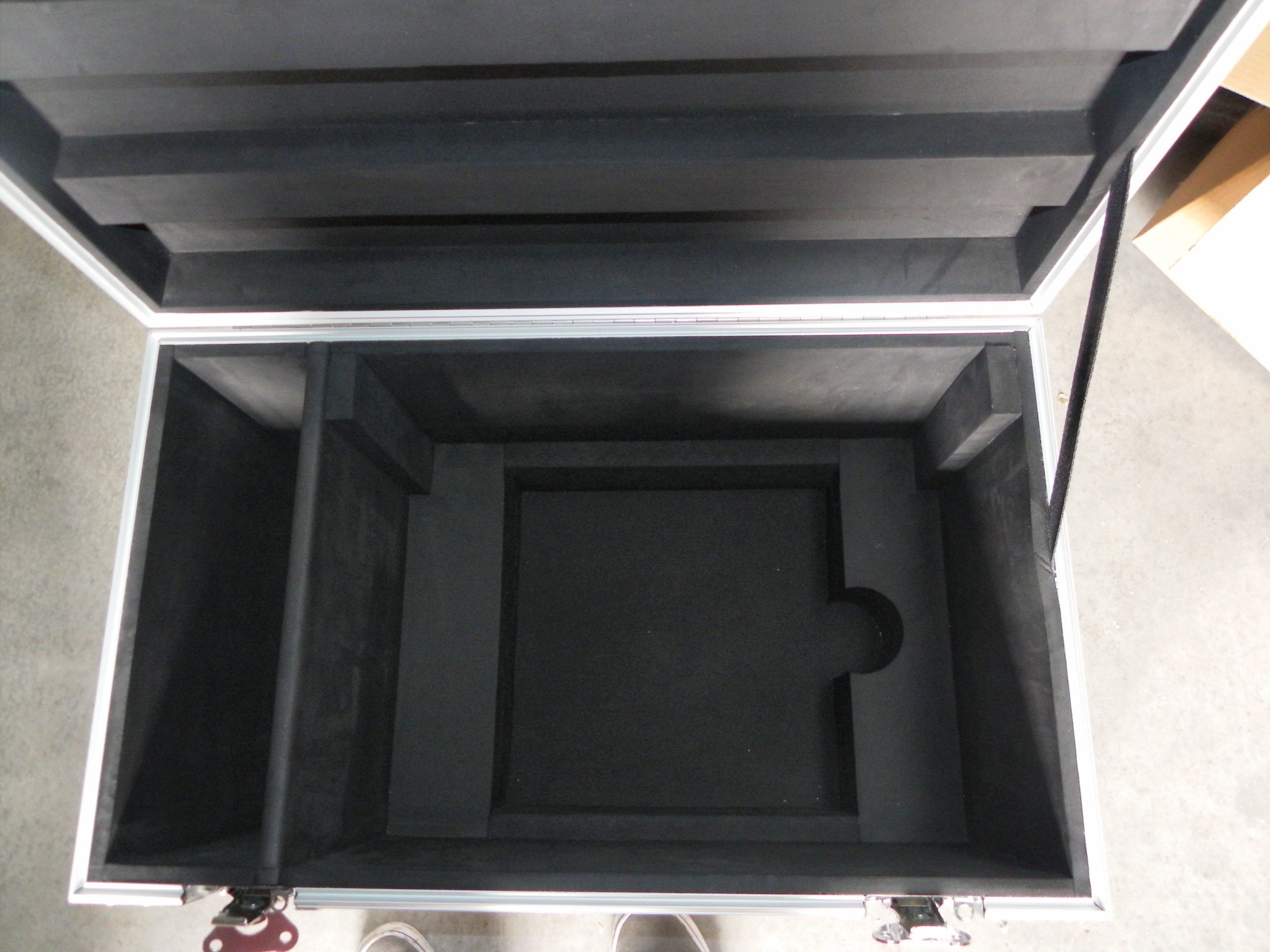 Custom Roller Packer Case With Foam Inserts and Removable Divider (view 4 of 4)