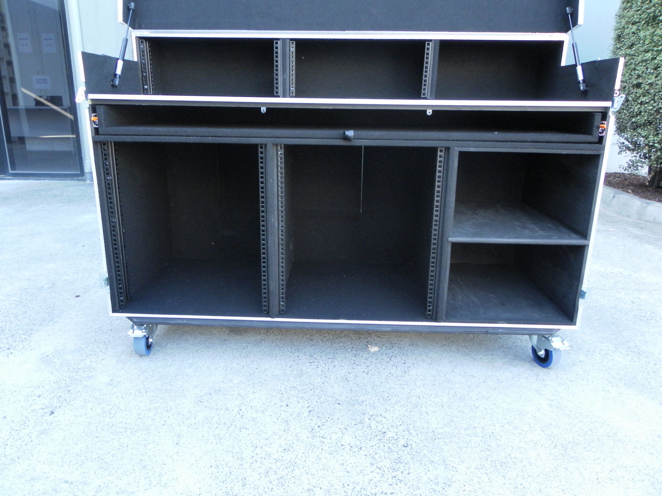 Video Workstation Road Case With Equipment Racking (view 10 of 13)