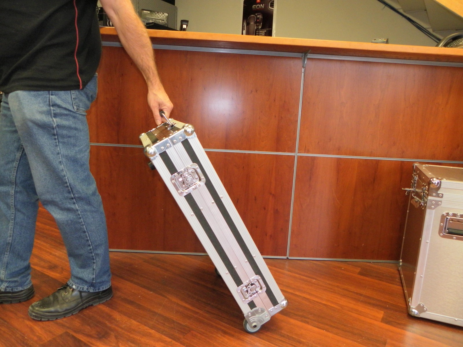 Small Custom Mixer Road Case On Wheels For Soundcraft MFXi20