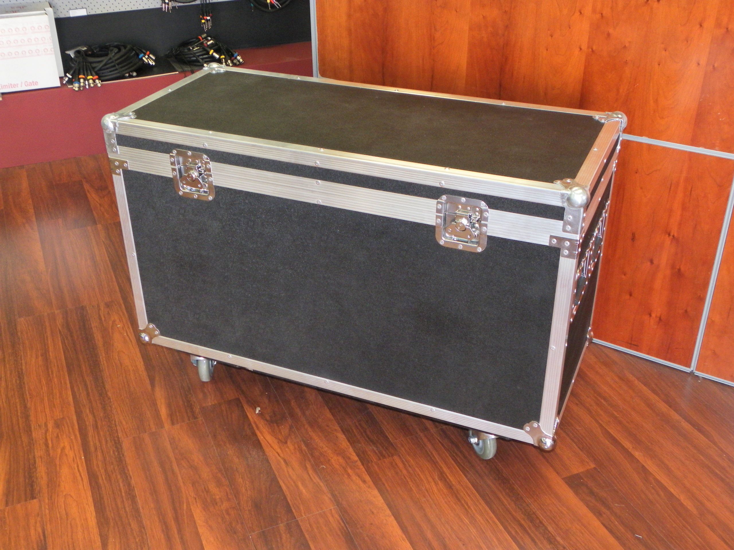 Custom Made Top Loading Packer Road Case With Divider (view 3 of 3)