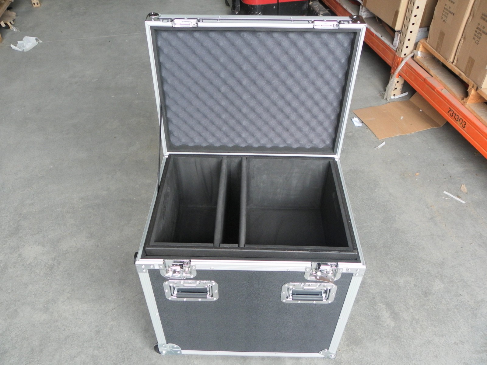 Custom Rolling Road Case For iPad and Tablets