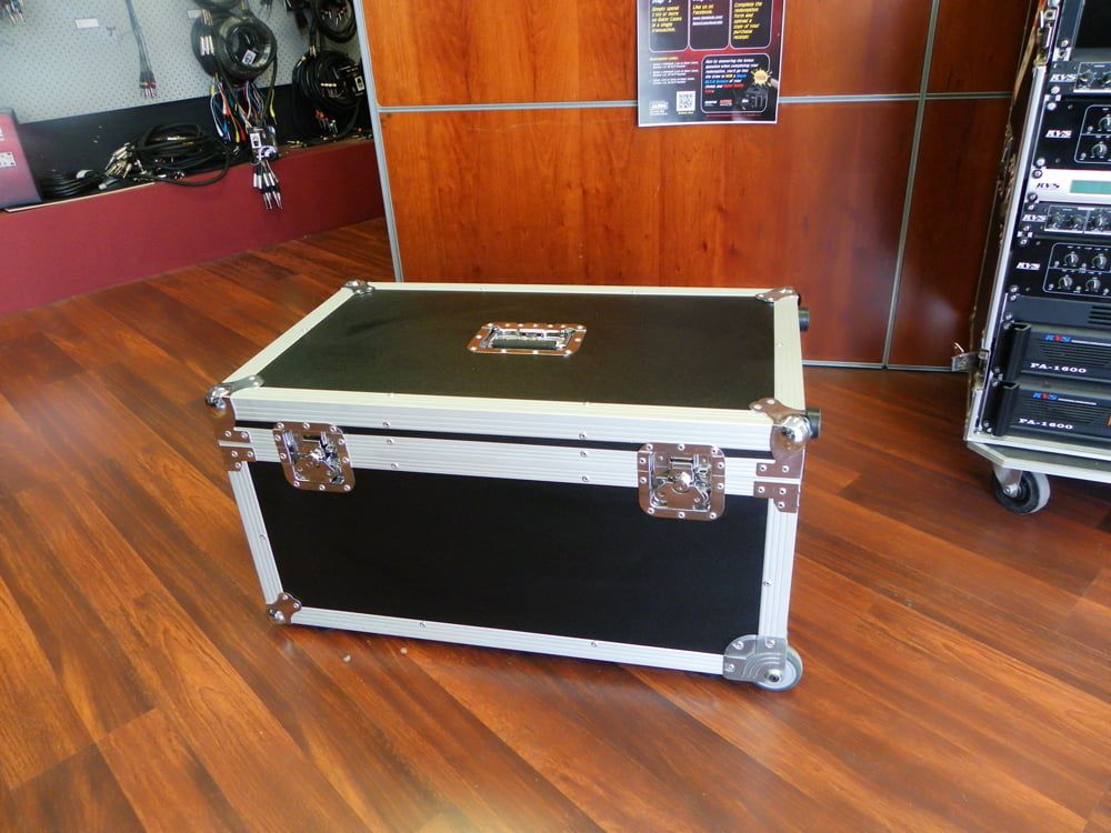 Flite Panel Laptop Roller Packer Road Case With Extendable Handles (view 3 of 3)