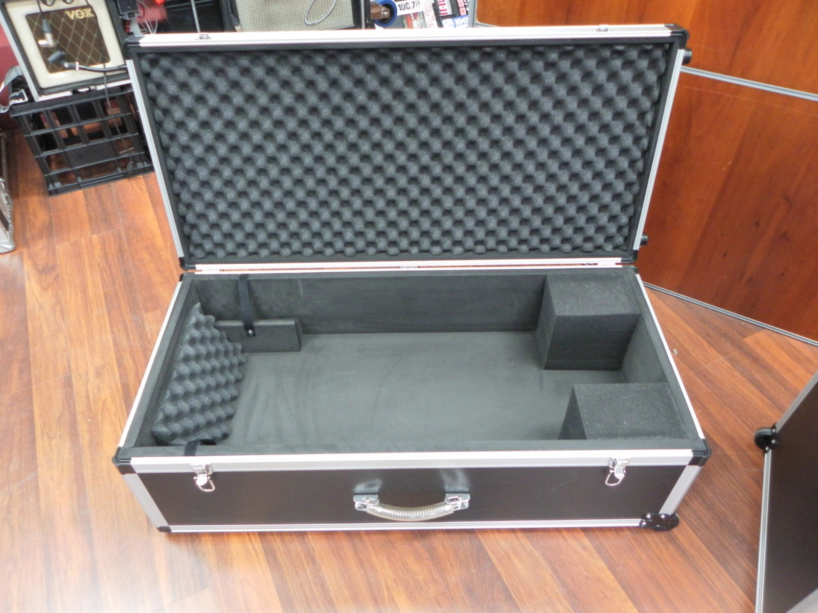 N Style Briefcase With Extendable Handles