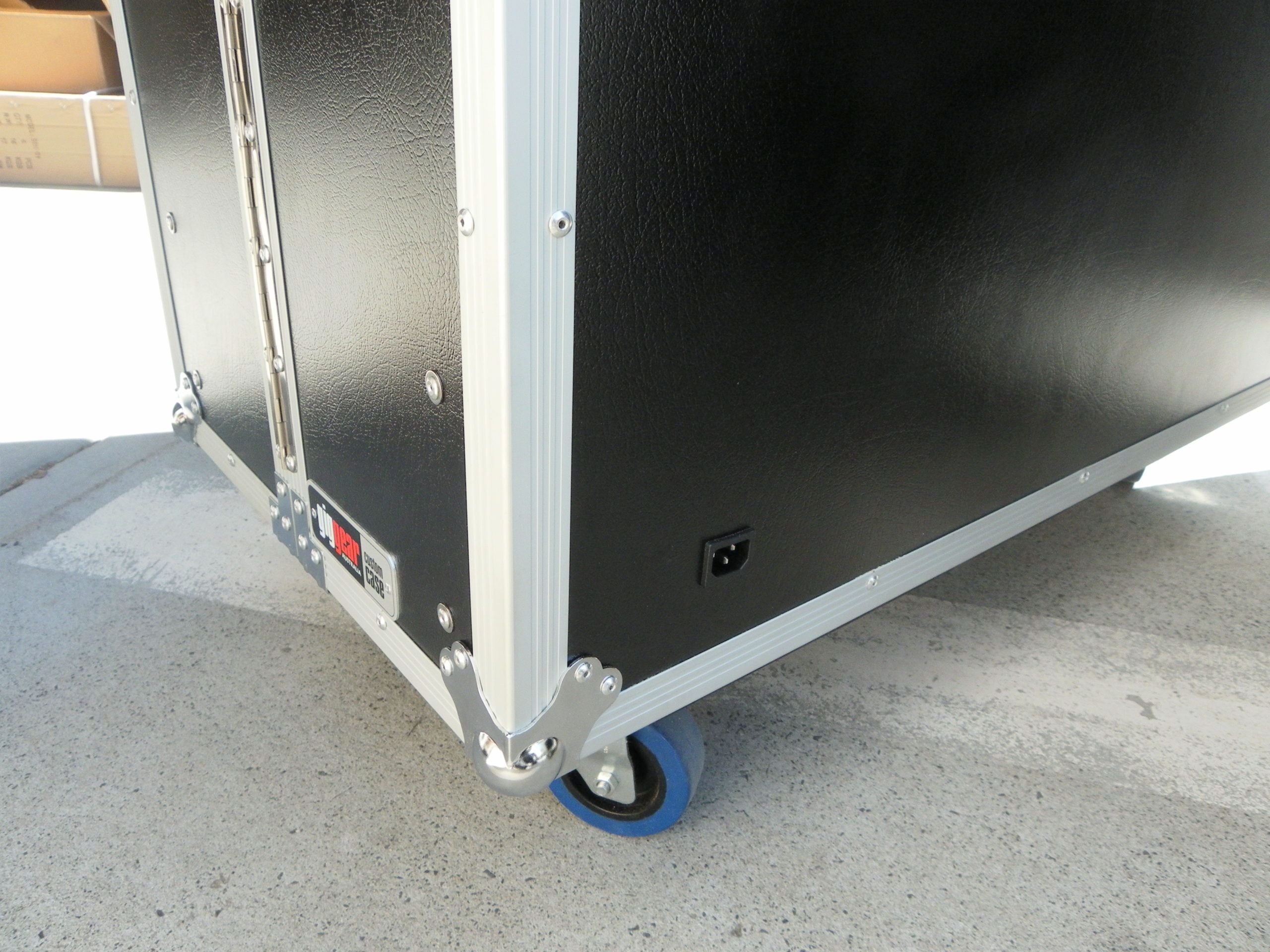 Custom 50/50 Hinged Road Cases With Mounting Board (view 7 of 9)