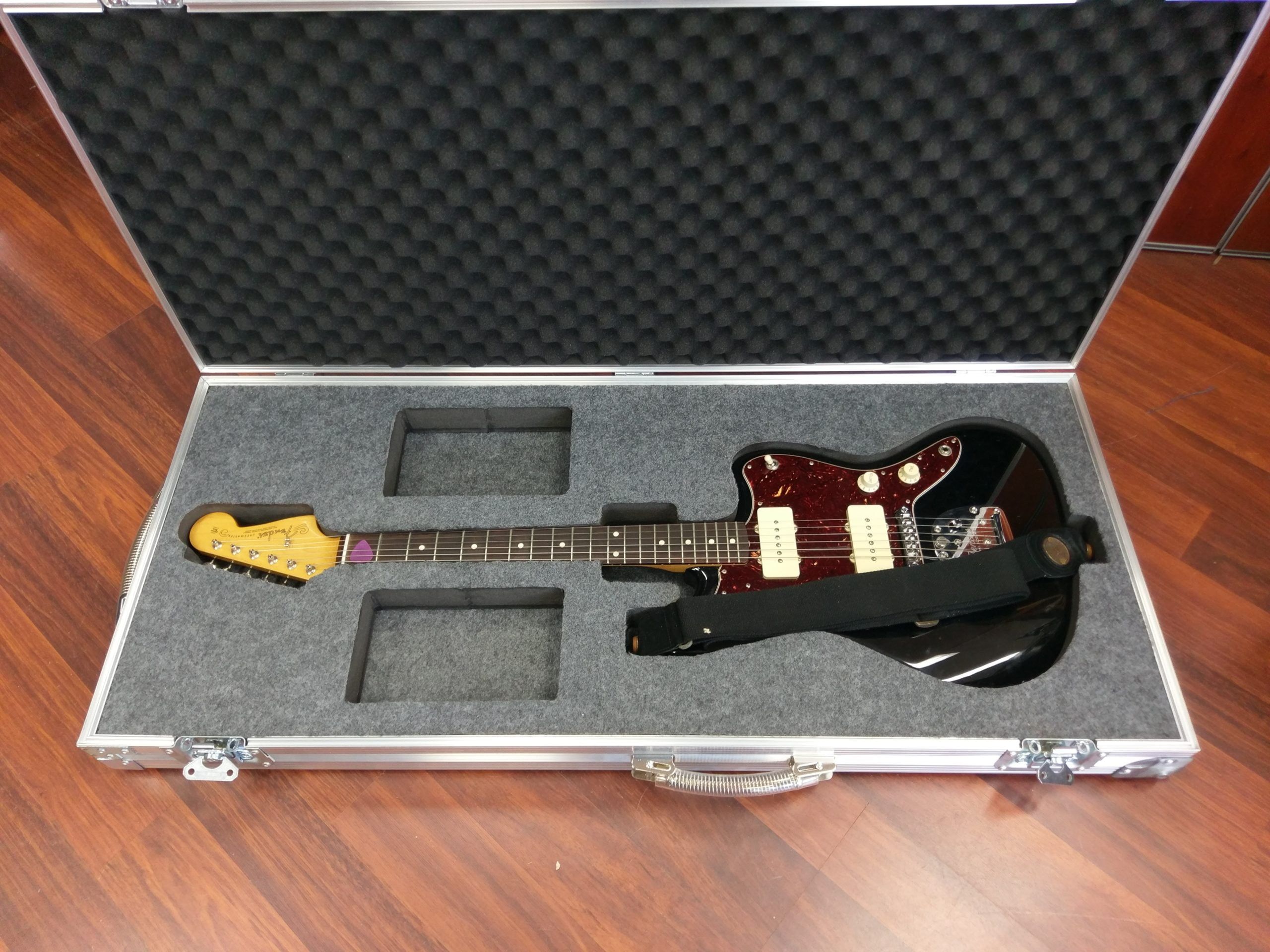 Custom Fender Jazzmaster Flightcase With Custom Foam Insert (view 2 of 6)